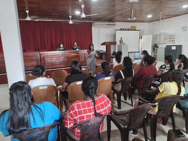 A program for those intending to go abroad and their family members at Homagama (2022-12-30)